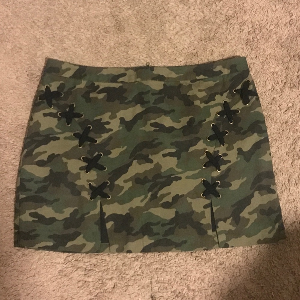 Camo forever 21 plus size skirt